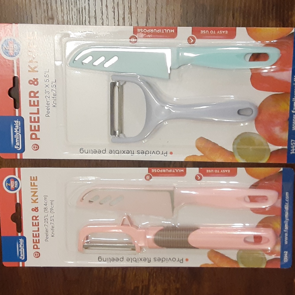 Bundle of a Spoon Rest, Placemats, a Peeler and a Knife, and towels - Picture 14 of 15